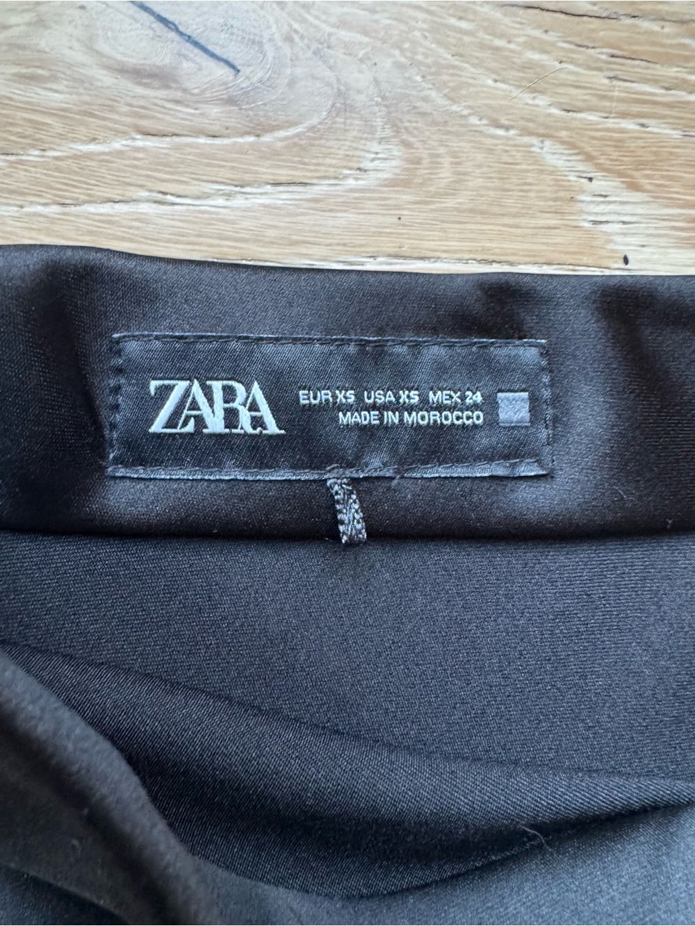 Black Satin Midi Skirt Sz M CHIC! Price Firm! - Picture 7 of 10